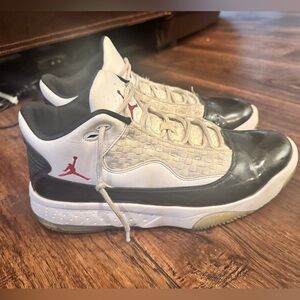 Size 11.5 Mens Retro Jordan’s, great used condition.